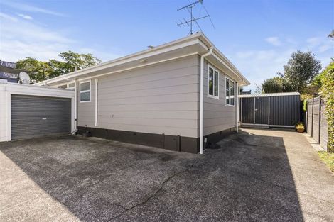 Photo of property in 2/7 Yarra Place, Botany Downs, Auckland, 2010