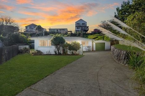 Photo of property in 39 Vista Crescent, Maoribank, Upper Hutt, 5018