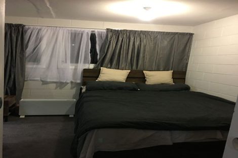 Photo of property in 3o Mountain Road, Mount Wellington, Auckland, 1060