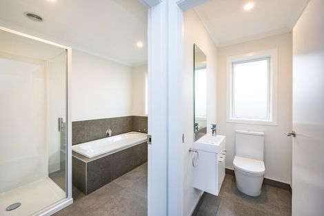 Photo of property in 53 Atlantic Drive, Fitzherbert, Palmerston North, 4410