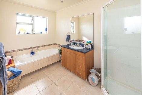 Photo of property in 1 Saint Helens Place, Tawhero, Whanganui, 4501