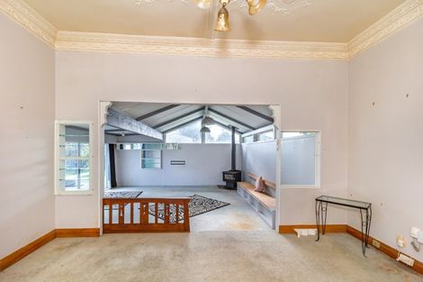 Photo of property in 47 Queenwood Road, Levin, 5510