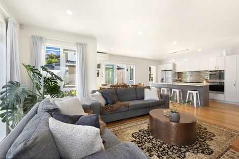 Photo of property in 18 Kahu Close, Orewa, 0931