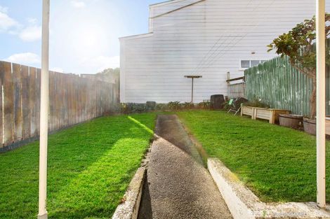 Photo of property in 16 Herald Street, Berhampore, Wellington, 6023