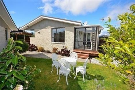 Photo of property in 16 Hastings Street, Waikanae Beach, Waikanae, 5036