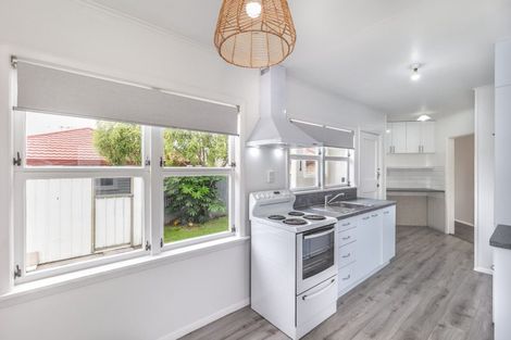Photo of property in 3 Huia Place, Levin, 5510