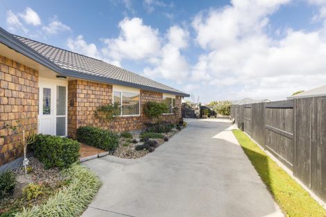 Photo of property in 44 Peter Hall Drive, Kelvin Grove, Palmerston North, 4414