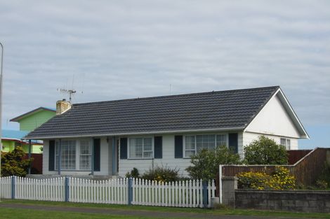 Photo of property in 46 Lee Street, Castlecliff, Whanganui, 4501