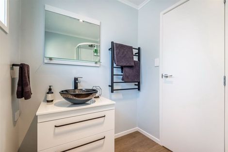 Photo of property in 2/85 Eskdale Road, Birkdale, Auckland, 0626