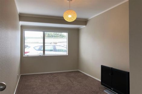 Photo of property in 22 Sturges Road, Henderson, Auckland, 0612