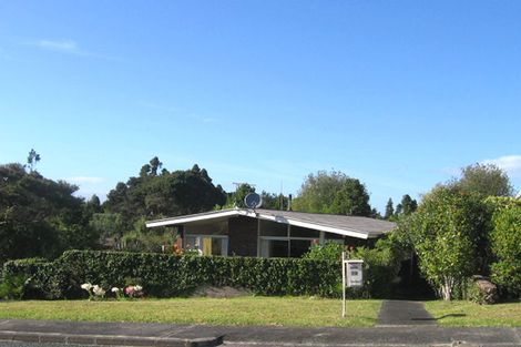 Photo of property in 14 Raymond Terrace, Northcote, Auckland, 0627