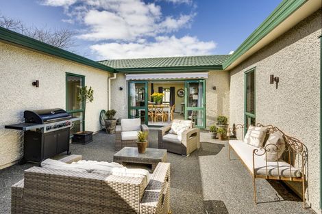 Photo of property in 2 Hanna Place, Havelock North, 4130