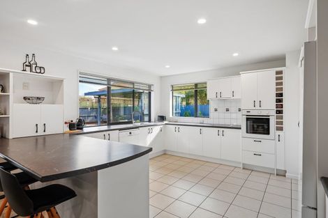Photo of property in 40 Coolspring Way, Redwood, Christchurch, 8051