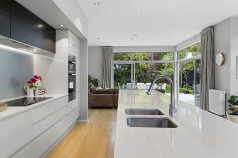 Photo of property in 35 Waiwetu Street, Fendalton, Christchurch, 8052