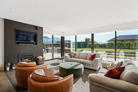Photo of property in 25 Forest Heights, Wanaka, 9305
