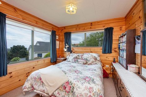 Photo of property in 16 Coventry Close, Ascot Park, Porirua, 5024