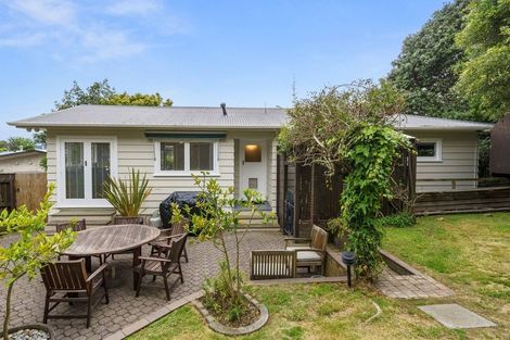 Photo of property in 7 Saint Johns Terrace, Tawa, Wellington, 5028