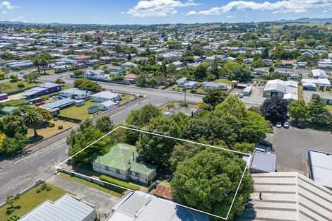 Photo of property in 1 Windsor Street, Dannevirke, 4930