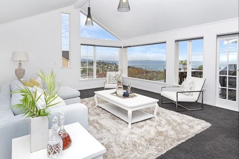 Photo of property in 72 Mellons Bay Road, Mellons Bay, Auckland, 2014