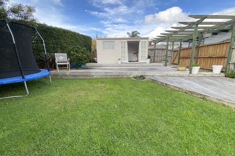 Photo of property in 9 Dalwhinnie Parade, Highland Park, Auckland, 2010