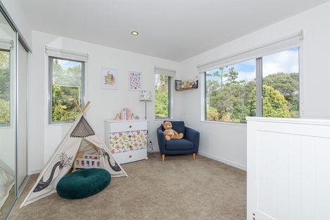 Photo of property in 6b Cronin Place, Beach Haven, Auckland, 0626