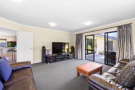 Photo of property in 52 School Road, Riverhead, 0820