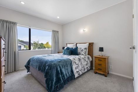 Photo of property in 2 Gillard Place, Eastern Beach, Auckland, 2012