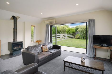 Photo of property in 8 Haydon Place, Amberley, 7410