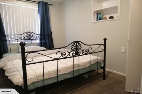 Photo of property in 28 Vina Place, Massey, Auckland, 0614