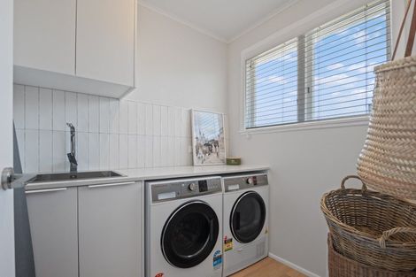 Photo of property in 5 Wallace Road, Mangere Bridge, Auckland, 2022