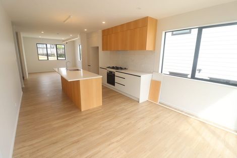 Photo of property in 18b Edgware Road, West Harbour, Auckland, 0618
