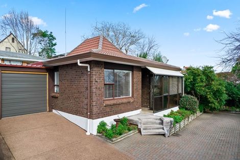 Photo of property in 2/41 Highland Drive, Highland Park, Auckland, 2010