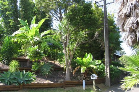 Photo of property in 6a The Esplanade, Castor Bay, Auckland, 0620