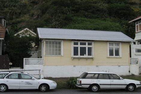 Photo of property in 180 The Esplanade, Island Bay, Wellington, 6023
