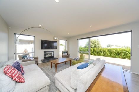 Photo of property in 140 Ruapehu Drive, Fitzherbert, Palmerston North, 4410