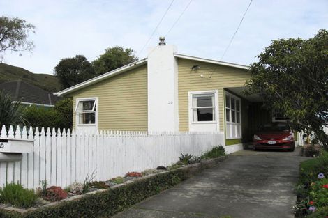 Photo of property in 39 Russell Road, Wainuiomata, Lower Hutt, 5014