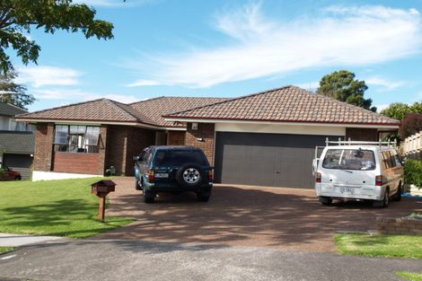 Photo of property in 22 Fieldstone Court, Northpark, Auckland, 2013