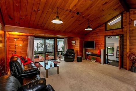 Photo of property in 15 Hickford Place, Okato, 4335