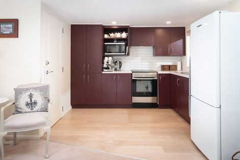 Photo of property in 2 Derry Hill, Churton Park, Wellington, 6037