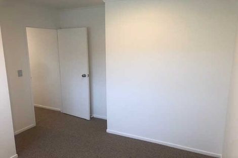 Photo of property in 11 Whitshire Mews, Massey, Auckland, 0614