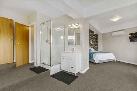 Photo of property in 98 View Road, Houghton Bay, Wellington, 6023