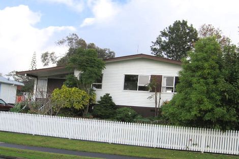Photo of property in 21 Booralee Avenue, Botany Downs, Auckland, 2010