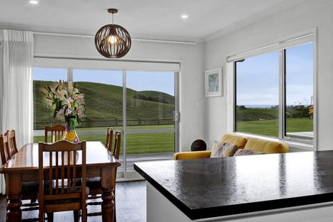 Photo of property in 2088 South Road, Okato, New Plymouth, 4374