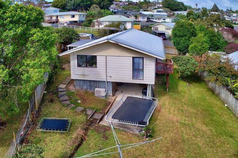 Photo of property in 15 Lilburn Crescent, Massey, Auckland, 0614