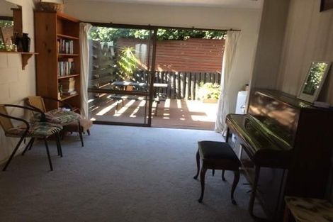 Photo of property in 2/22 Mariposa Crescent, Birkenhead, Auckland, 0626