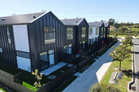 Photo of property in 12 Tuputupu Drive, Kumeu, 0810