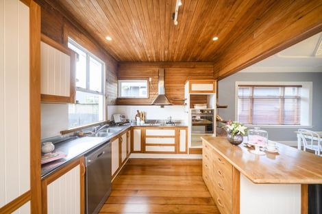 Photo of property in 15 Kowhai Avenue, Takaro, Palmerston North, 4410