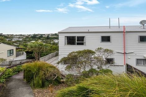 Photo of property in 32a Cheltenham Terrace, Newlands, Wellington, 6037