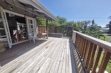 Photo of property in 4 Earl Road, Titirangi, Auckland, 0604