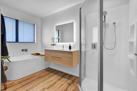 Photo of property in 8 Ponga Place, Highlands Park, New Plymouth, 4312